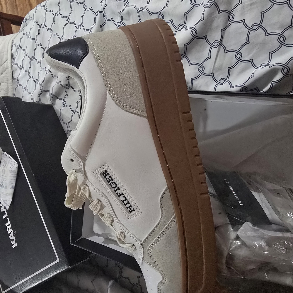 Tommy Hilfiger Men's Cream and Brown Sneakers